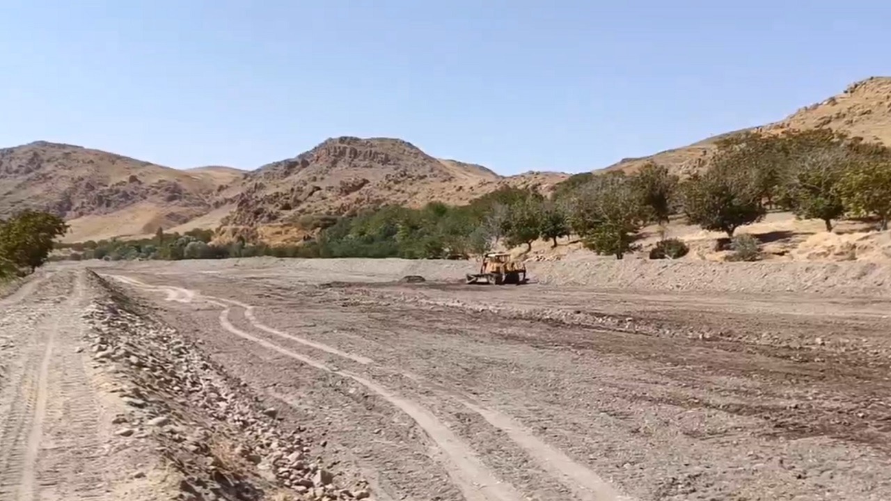 لایروبی و بازگشایی حریم و بستر رودخانه مردق چای در مراغه
