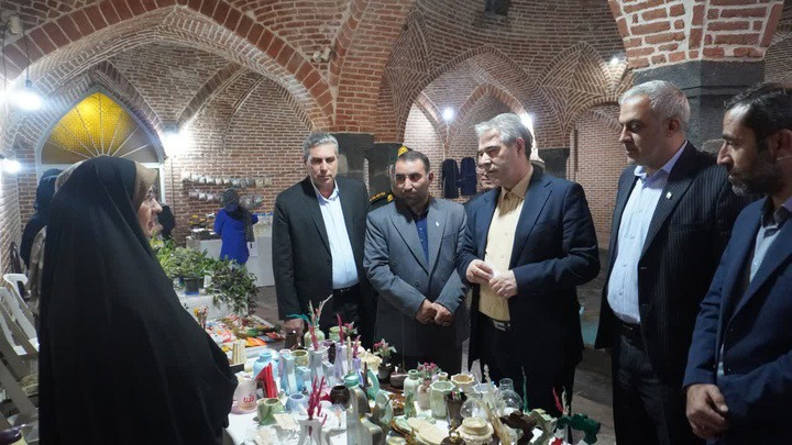 نمایش ظرفیت‌های زنان کارآفرین سلماس در حمام تاریخی شیخ