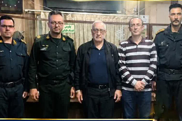دستبند طلای ۲۸ گرمی با امانتداری پلیس تبریز به صاحبش بازگردانده شد
