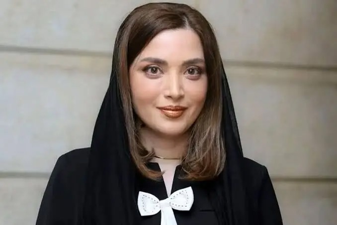 بهنوش طباطبایی با یک استایل مجلسی در اکران فیلم/ ویدئو