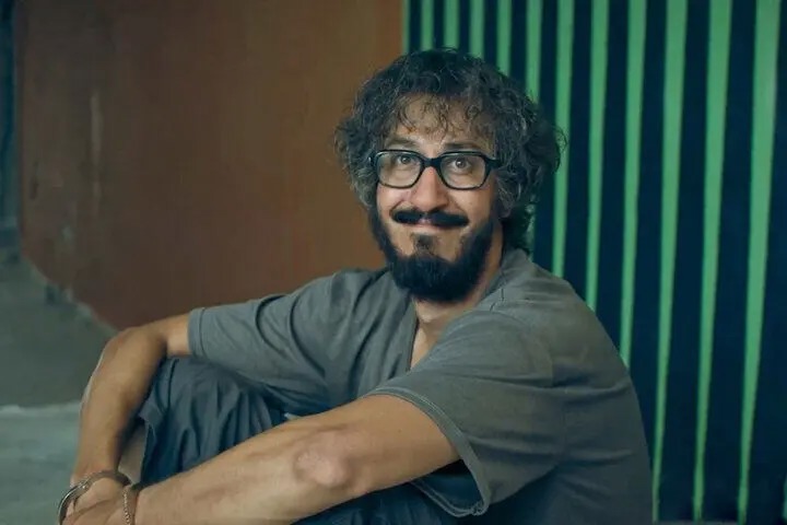نگاهی به تیپ و استایل بهرام افشاری و هومن حاجی عبداللهی، در اکران مردمی فیلم مرد عینکی/ ویدئو