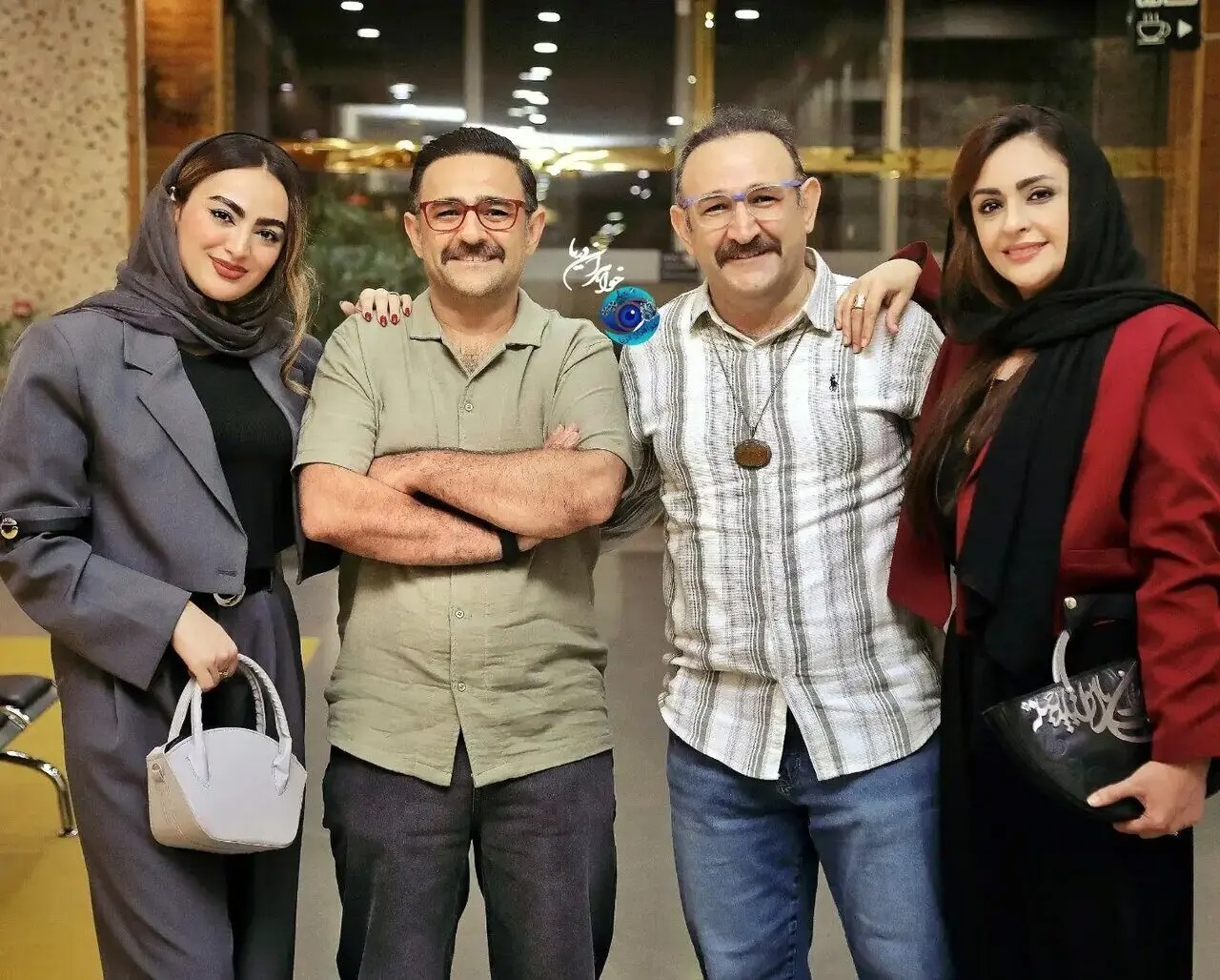 قاب خانوادگی دو برادر بازیگر سینما به همراه همسرانشان