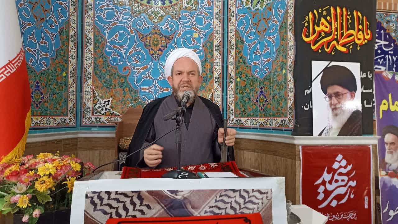 تاکید امام جمعه نقده بر پیروزی ایران در سایه ایثارگری شهدا و همت نخبگان