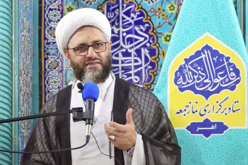 امام جمعه اهر: جنگ شناختی دشمن با هدف تضعیف اراده ملت دنبال می‌شود