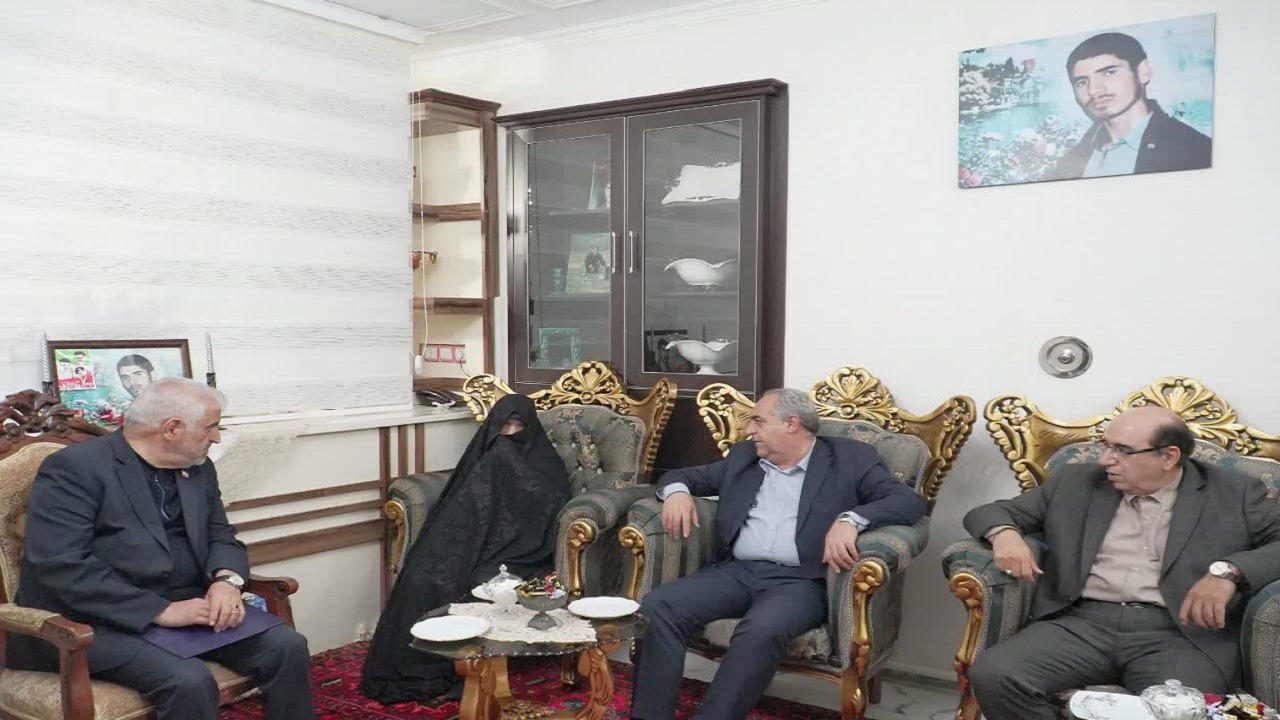دیدار استاندار آذربایجان شرقی با خانواده شهدای کلیبر