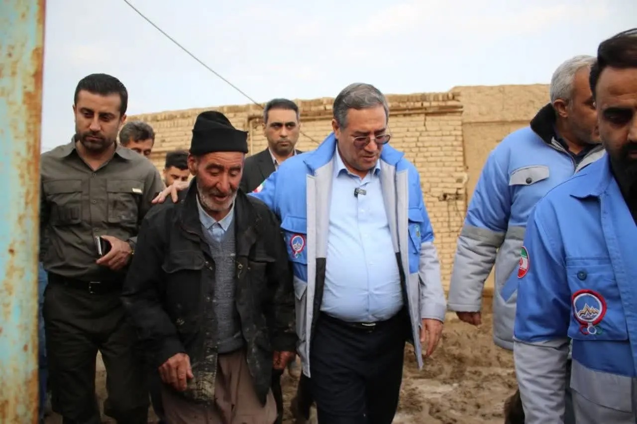 رحمانی از نزدیک پای درد دل روستاییان نشست