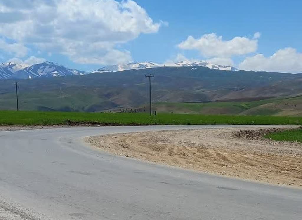 آسفالت ریزی ۳۶ کیلو متر از محور‌های ارتباطی شهرستان پلدشت