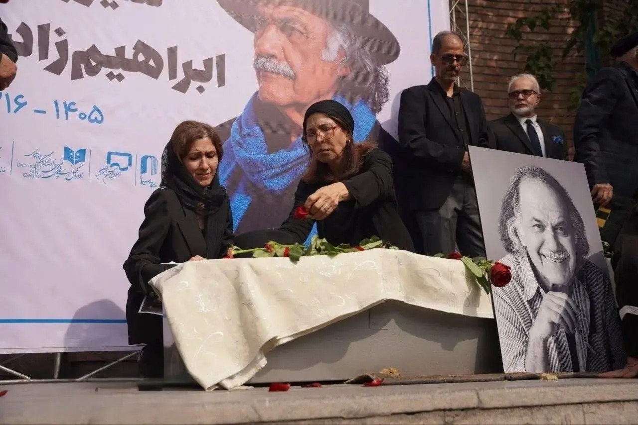 گلایه همسر سیروس ابراهیم‌زاده از مکان خاکسپاری این بازیگر: این قبرهای خالی رو برای چه کسانی پنهان کرده‌اید؟