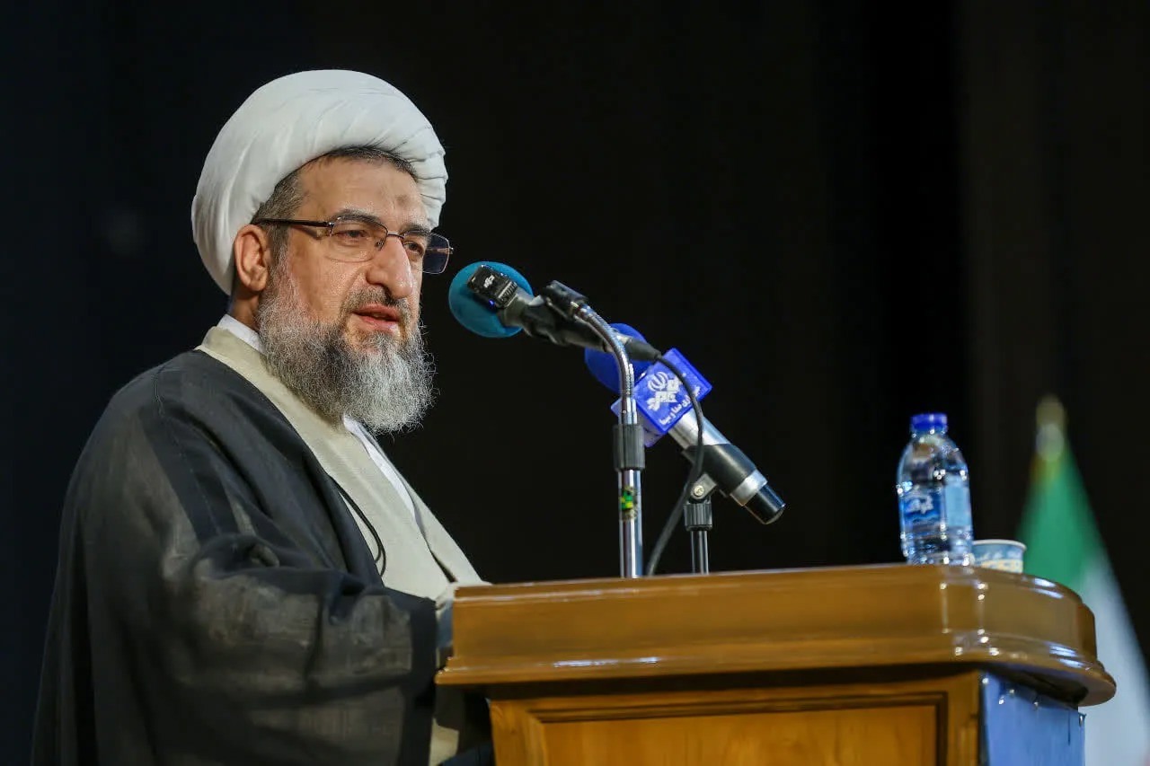 کرامت و کمالات انسانی فارغ از جنسیت است